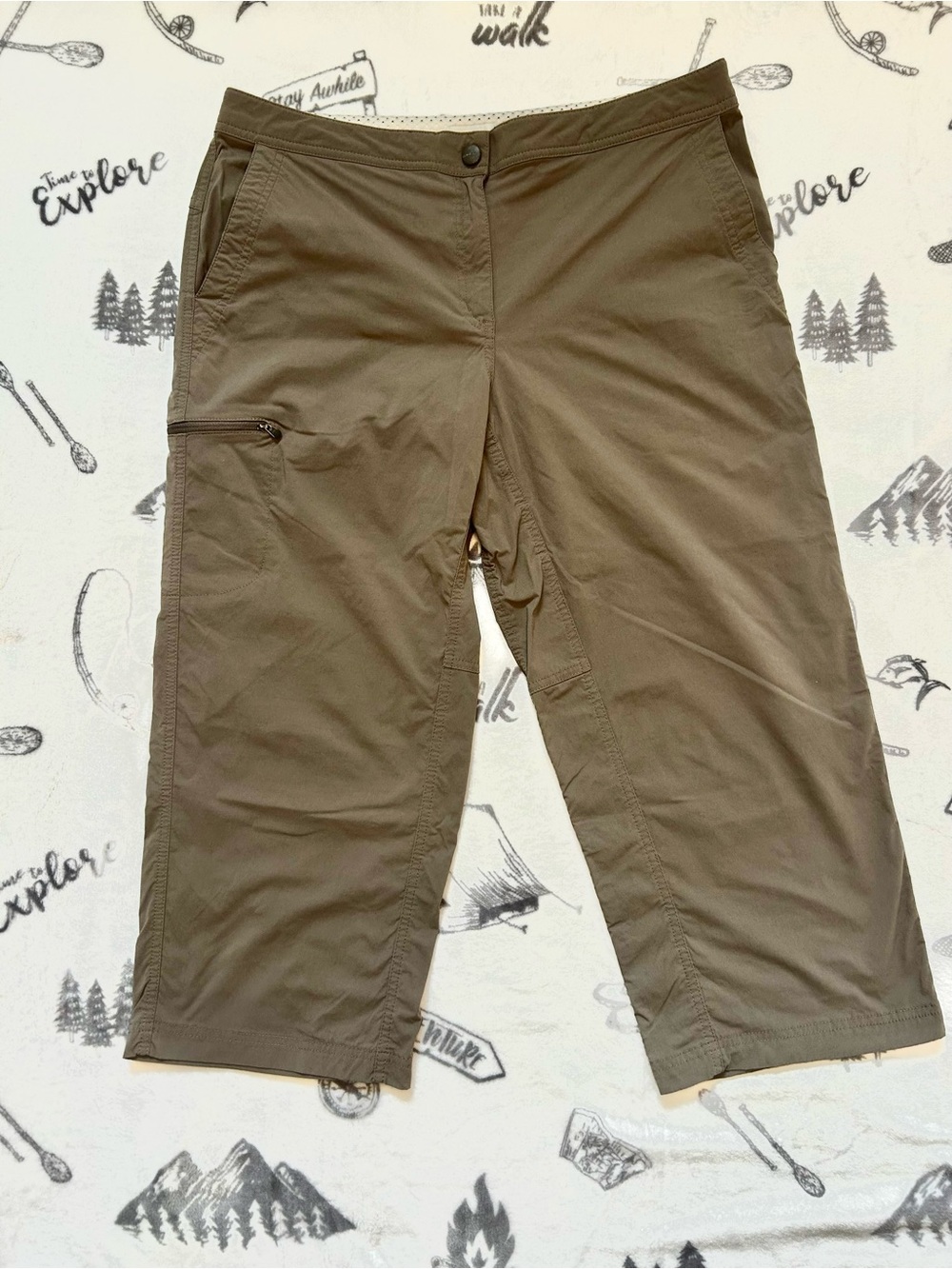 L.L. Bean Outdoor Stretch Lightweight Hiking Cargo Capri Pant - Khaki/Brown